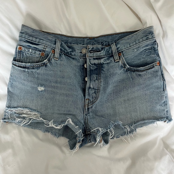 Levi’s 501 High Rise Shorts - Picture 2 of 5